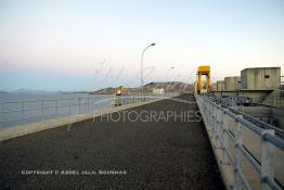 Image du Maroc Professionnelle de  Barrage Al Wahda deuxième plus grand barrage d'Afrique après Le haut barrage d'Assouan d'Egypte, but de l'ouvrage production d'électricité, irrigation et protection contre les crues, Jeudi 8 septembre 2005. (Photo / Abdeljalil Bounhar) 